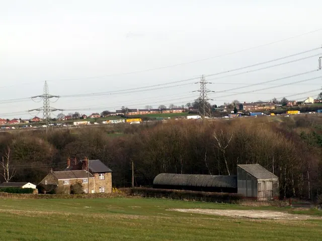 View towards Barnby Bridge from Bridleway.