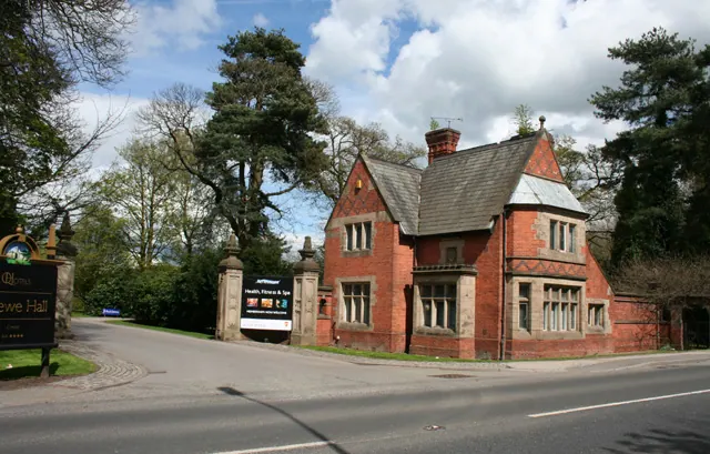 Gate lodge of Crewe Hall, Weston Road