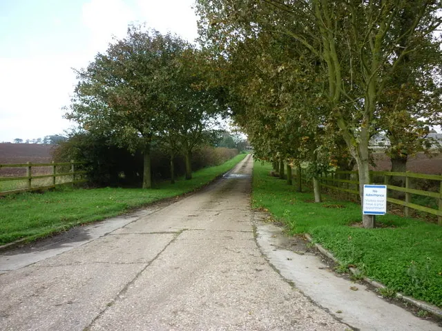 The way to Bewick Hall
