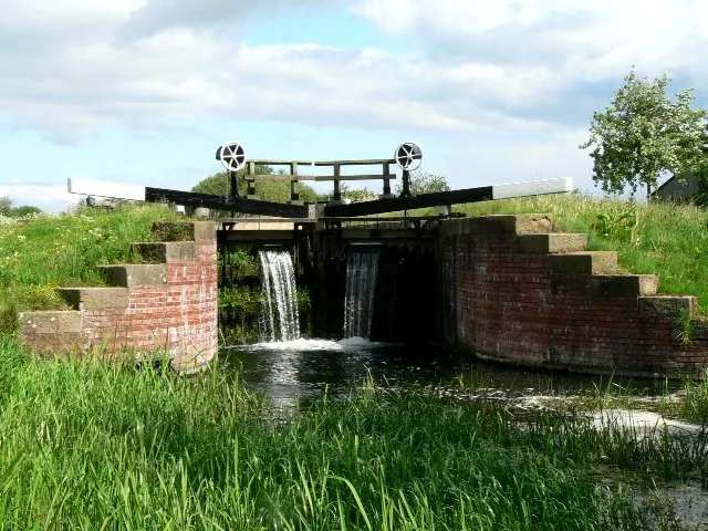 Pocklington Canal Lock at Walbut Bridge
