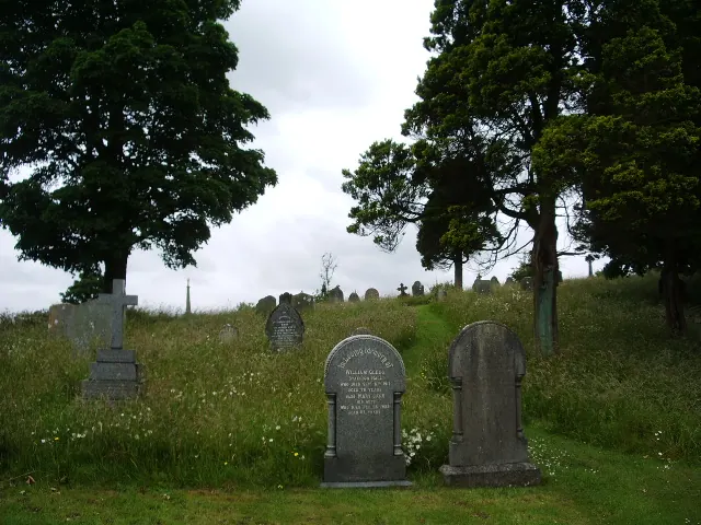 St Thomas' Church, Crosscrake, Graveyard