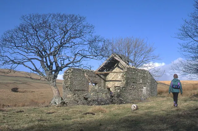 The ruins of Hellot Scales barn