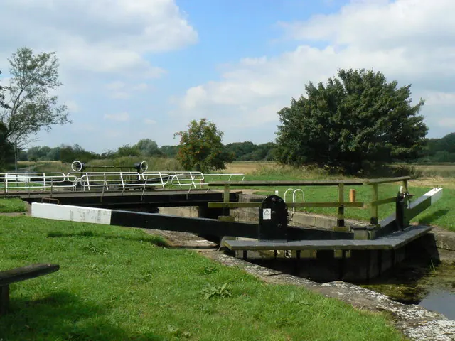 Gardham Lock and No.3 Swing Bridge