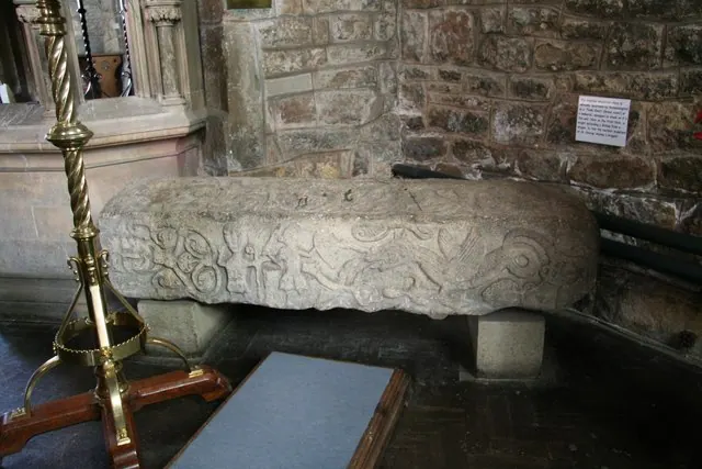 Tomb chest