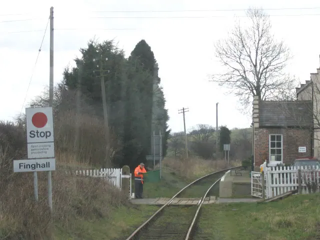 Finghall level crossing and station