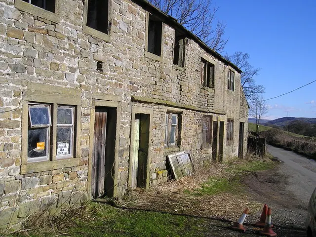 Derelict cottages at Gill Bridge