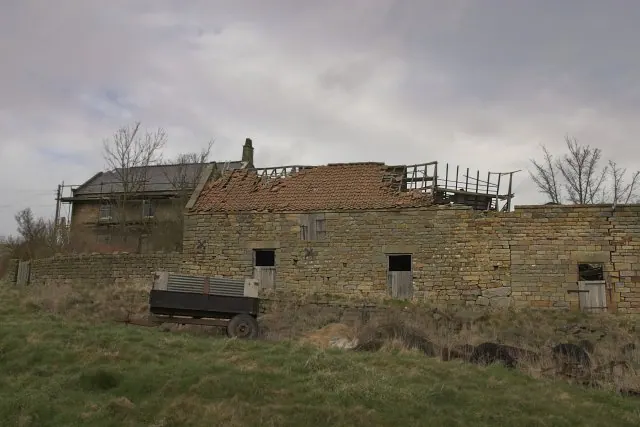 Derelict barns - Lealholm side