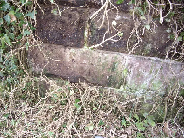 Cut Mark: Railway Bridge, Towers Lane, Helsby/Alvanley