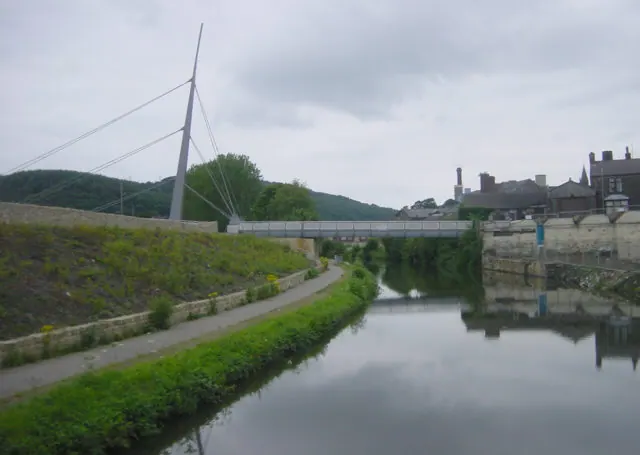 Footbridge across Leeds and Liverpool Canal, Bingley