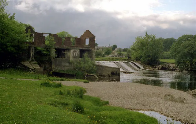 Ruined weir house at Linton