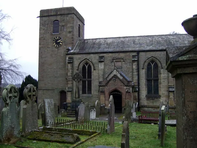 Church and war memorial, Winster