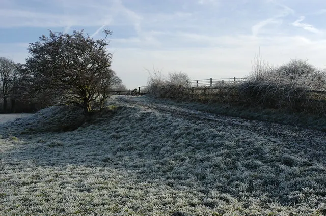 Farm track leading up to cross third lock bridge