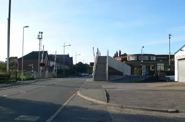 Level crossing and footbridge, Hoylake