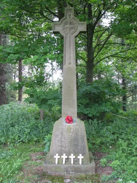 Memorial cross to men from the parish for 1914-1918 war