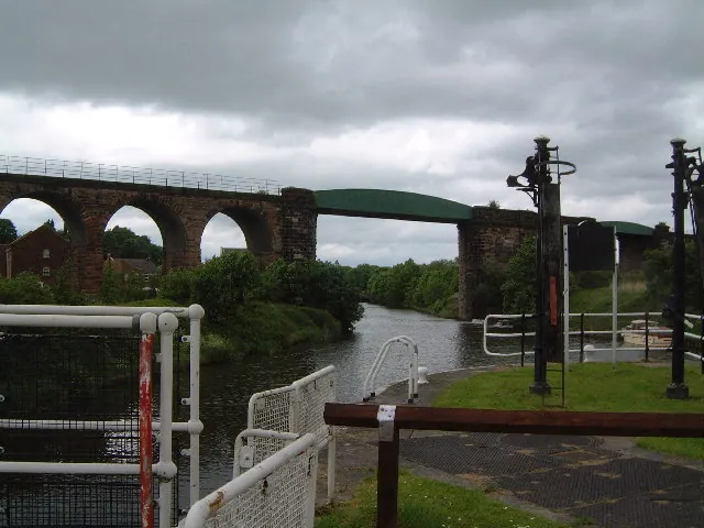 Railway viaduct at Hunts Lock