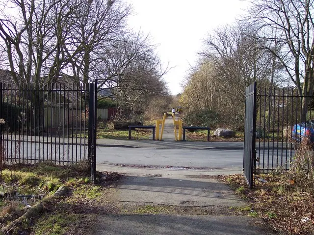 Manor View crosses Croxteth Hall carriageway