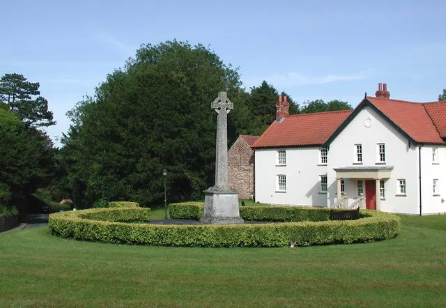 Cross Green, Warter