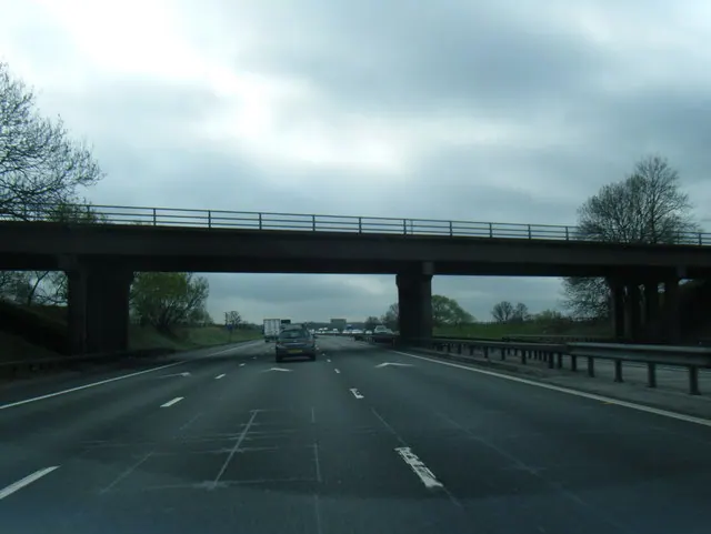 Hulme Lane crossing M6 west of Swan Green