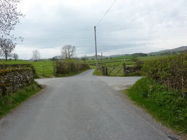 Crossroads north of Crake Hall