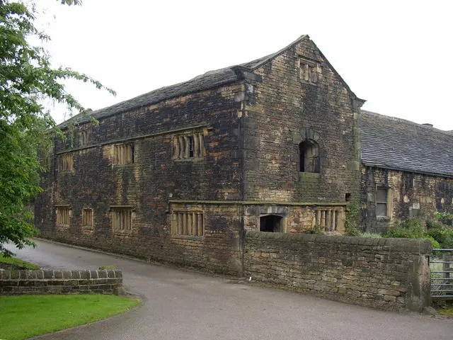 Stable block and ancient barn, Kirklees Home Farm, Clifton