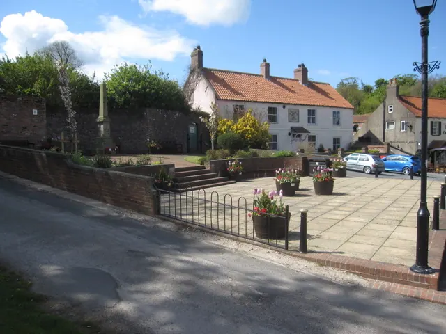 Hunmanby war memorial, Cross Hill