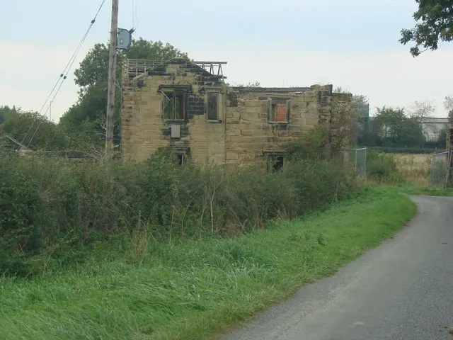 Ruined Gatehouse on Huntwick Lane, Featherstone