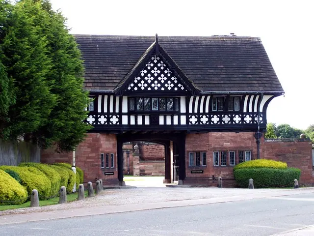 Thornton Manor Gatehouse, Manor Road