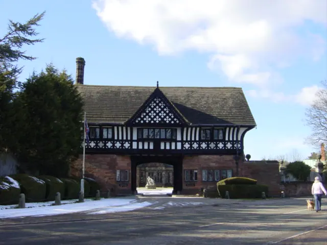 Entrance to Thornton Manor